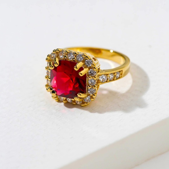 Vanessa Mooney: The Zena Ring - Picture 2 of 9